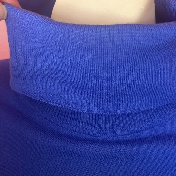 Like new J Crew blue merino wool lightweight turtleneck - Picture 4 of 12